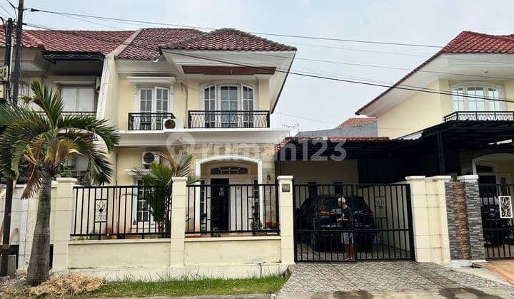 Rumah 2 lantai renovasi di cluster harapan indah Regency dekat dengan pusat kota harapan indah