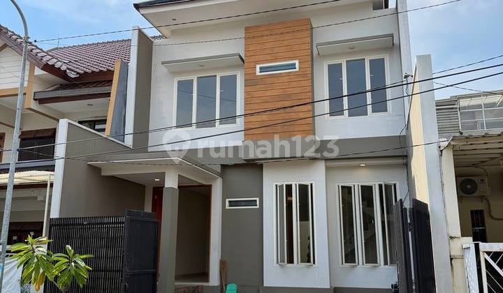 Rumah Baru Modern Panjang Jiwo Permai Living Room High Ceiling