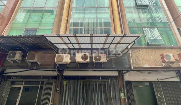 Grand Landmark 4-Story Shop House, Strategic Location in City Center, Kayoon Street