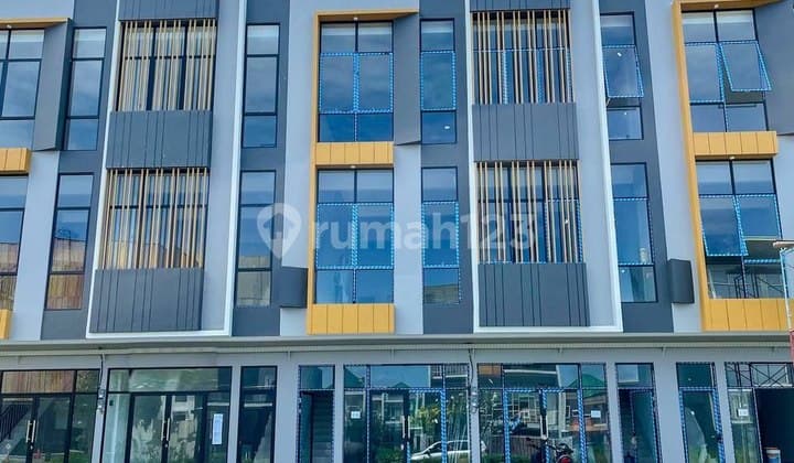 Ruko Eastern Park 3 Lantai Strategis Hadap Selatan Parkiran Luas