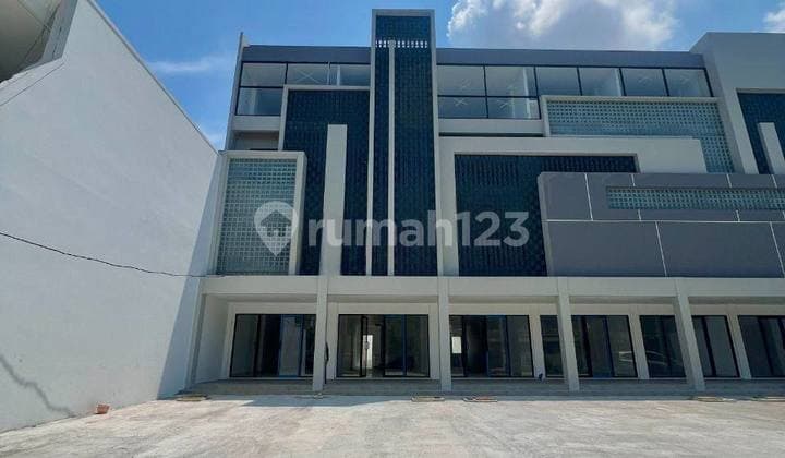 Ruko di Raya Satelit Utara 4 Lantai Strategis Deretan Superindo