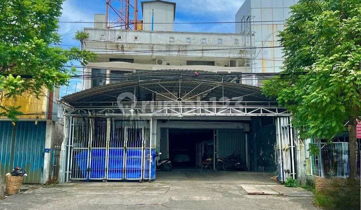 Business Property for Rent on Jalan Kedungsari, 2.5 Floors, Free Cargo Lift