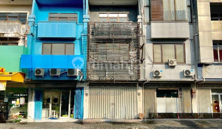 Rental Shop House on Klampis Jaya Main Road 4 Floors Strategic Area Large Parking Space