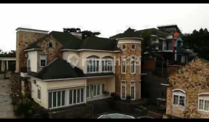 Rumah mewah Bagus cantik di Sentul City