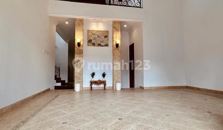 Disewa rumah di cidodol bagus rapih mewah semi furnish