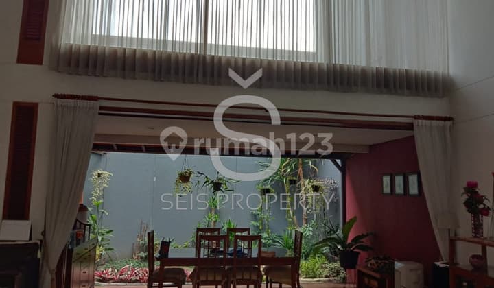 DIJUAL RUMAH CANTIK 2 LANTAI SIAP HUNI DI SETRADUTA BANDUNG