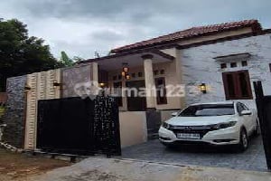 Rumah Baru Siap Huni Selangkah Jalan Raya Ke Unnes Semarang.