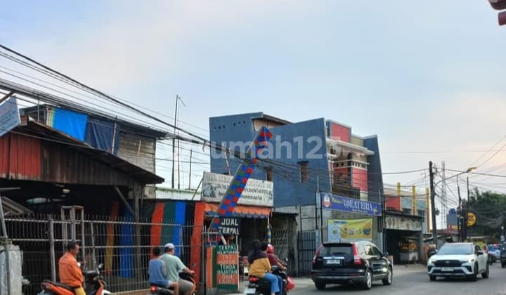 Di Gudang Dan Lahan Di Ujung Harapan Bekasi