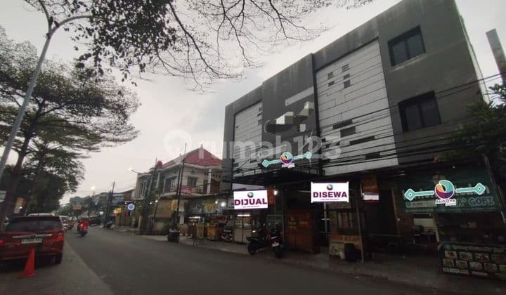 Large Row House for Sale on Jalan Utama Taman Galaxy, Bekasi