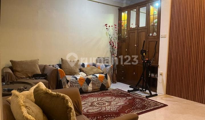Rumah 2 Lantai Siap Huni di Graha Raya - Harga Nego!
