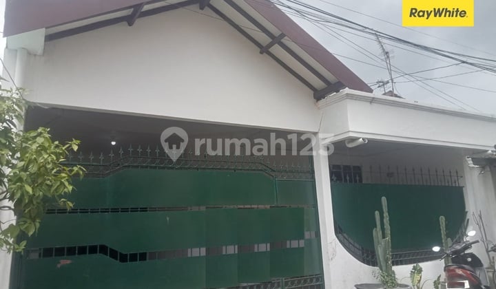 For Rent House on Simokerto Street Surabaya For Rent House on Simokerto Street Surabaya