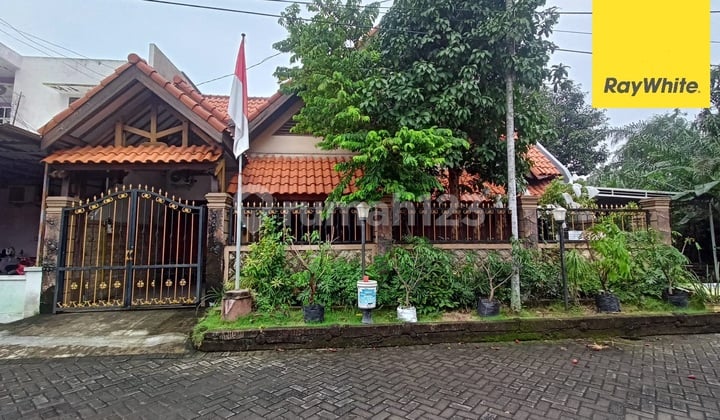 For Sale House on Medokan Asri Timur Street Surabaya For Sale House on Medokan Asri Timur Street Surabaya