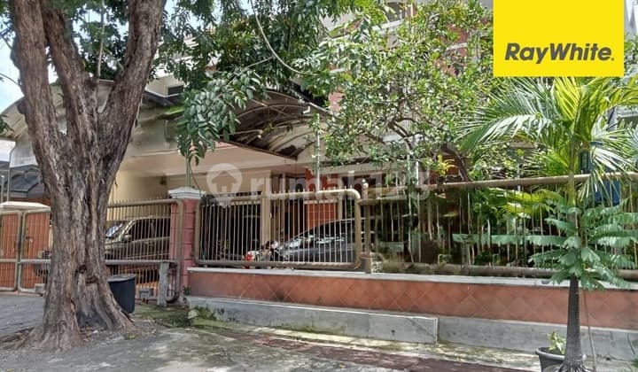 Dijual Rumah 2 Lantai SHM di Jl Residen Sudirman Surabaya