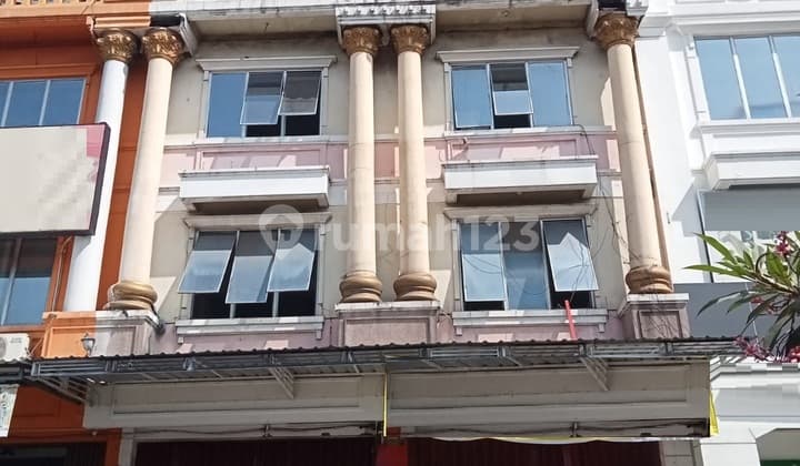 Disewakan Ruko 3 Lantai di Grand Flower Pasar Kembang Surabaya