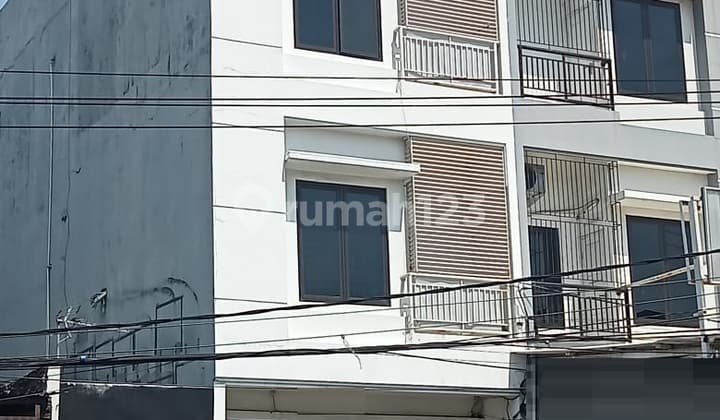 Disewakan Ruko 3 Lantai di Kapas Krampung Surabaya