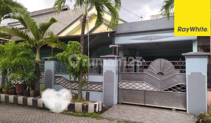 Rumah 2 lantai Dijual di Griya Kebraon Selatan Surabaya Rumah 2 lantai Dijual di Griya Kebraon Selatan Surabaya