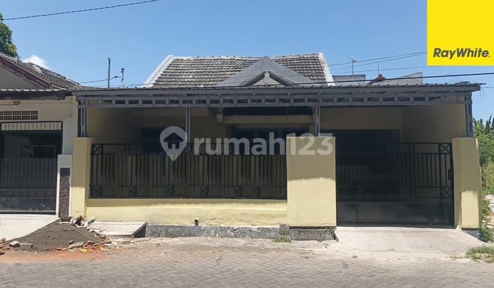 Cheap House for Rent on Raya Wiguna Surabaya