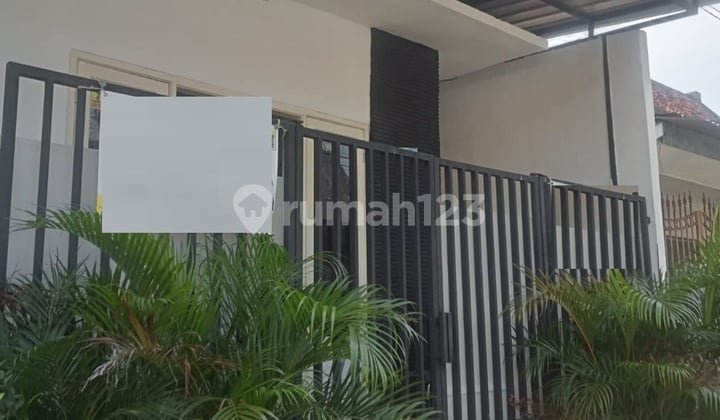 Rumah SHM Dijual di Jalan Plampitan Surabaya Pusat Rumah SHM Dijual di Jalan Plampitan Surabaya Pusat