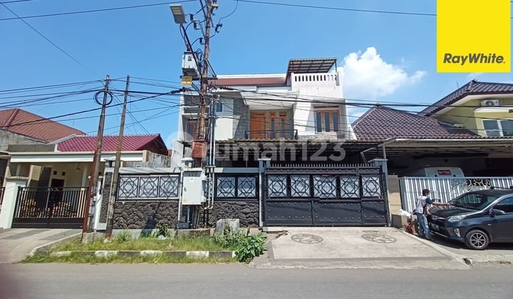 Rumah 3 lantai Disewakan di Gayungsari Barat Surabaya