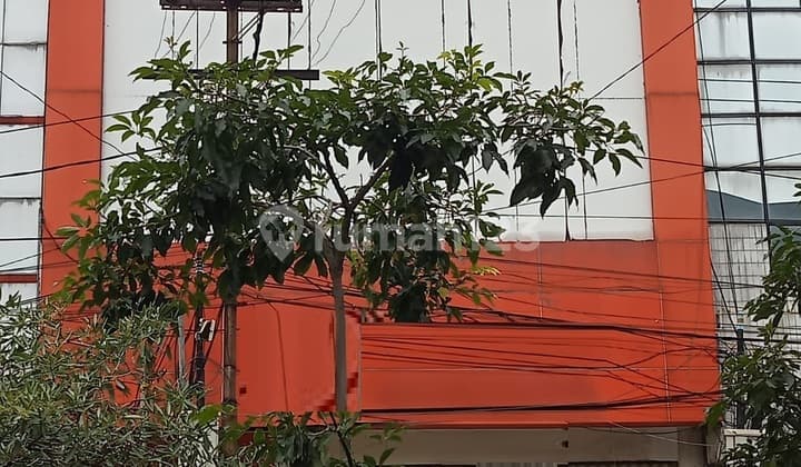 Ruko 3 lantai Disewakan di Jl Kedungdoro Surabaya Pusat