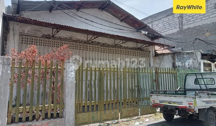 For Sale House on Gembong Sawah Street Surabaya For Sale House on Gembong Sawah Street Surabaya