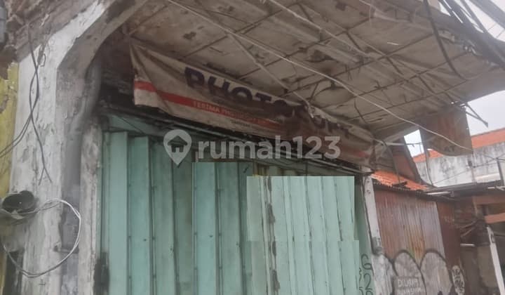 Shop House for Sale on Pasar Kembang Street, Surabaya.