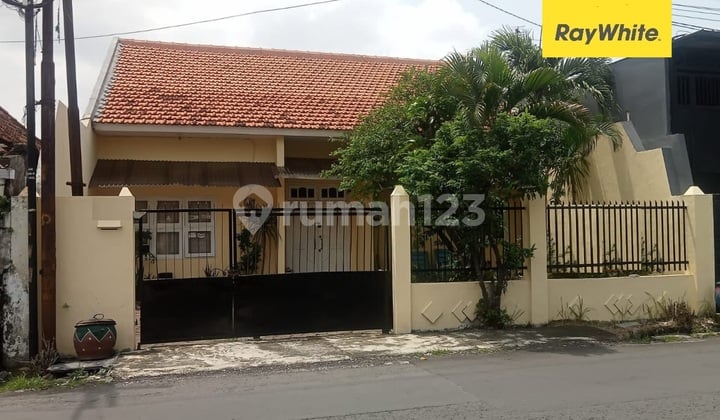 For Sale House on Jolotundo Baru Street Surabaya For Sale House on Jolotundo Baru Street Surabaya