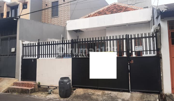 Sell at a Loss: 2 Houses Combined into 1 in Makaliwe Grogol