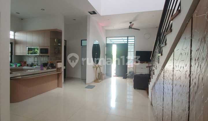 Dijual Cepat Rumah Mewah 3 Lantai + Swimming Pool+Rooftop Dekat Mall di Gading Serpong Tangerang