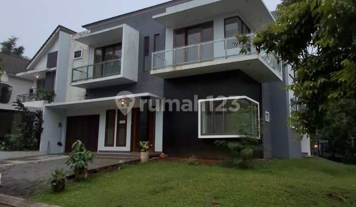 For Rent: Large and Luxurious House Near Toll Gate and BSD Train Station.