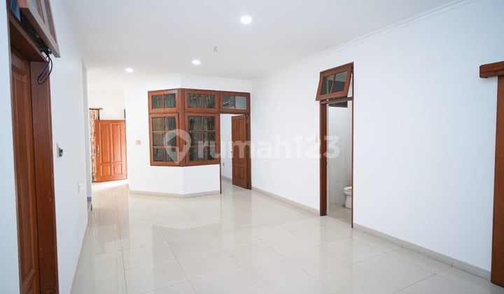 dijual rumah siap huni hadap utara jalan talib taman sari jakarta barat