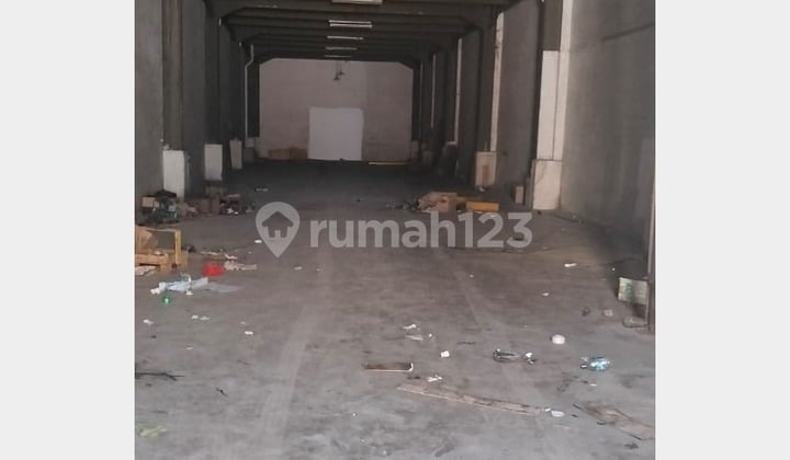 Strategic Warehouse for Sale, Ready to Use, Container Accessible in North Bandengan {009001}