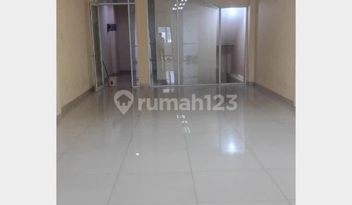 Disewa Ruko Strategis Rapih di Muara Karang, Jakarta Utara