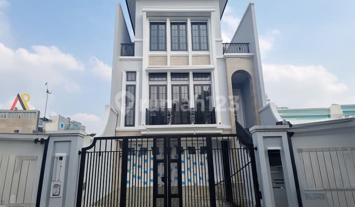 Rumah Mewah Dekat Simatupang Cilandak Timur Jakarta Selatan