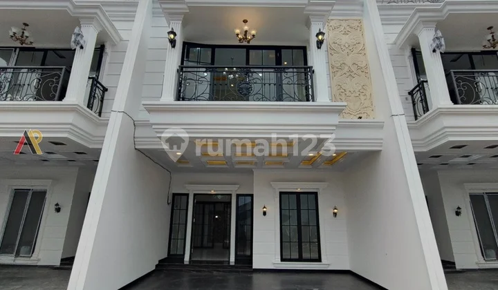 Rumah 3 Lantai Rooftop DP 0% Dekat Avicenna Jagakarsa Jaksel