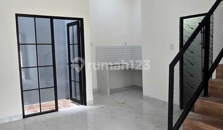 Rumah Cantik Baru Renovasi di Hi 1 - 2 Lantai