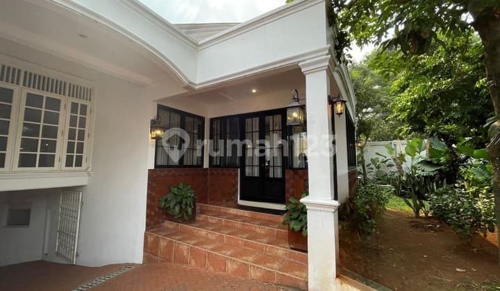 Rumah Modern Semi Furnished Hadap Selatan di Cilandak