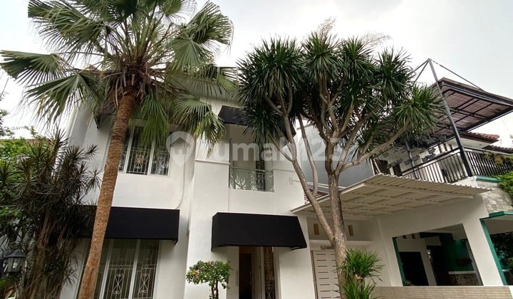 Rumah Cantik Siap Huni Semi Furnished Dekat Tol di Cinere