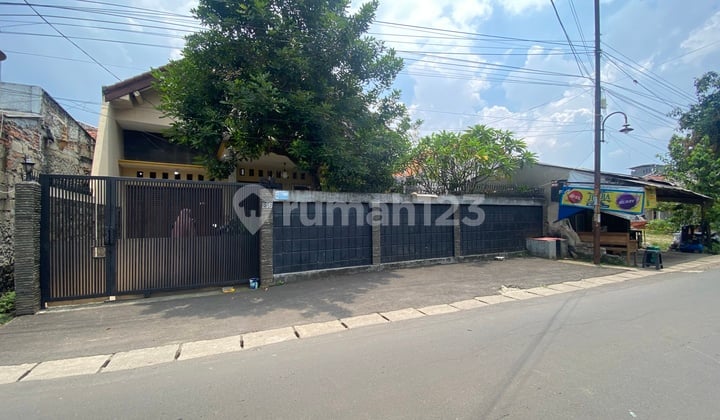 Rumah Siap Huni dengan Halaman Luas di Cinangka