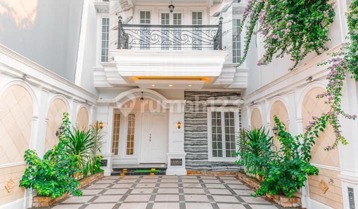 Luxury Ready-to-Occupy House in South Jakarta