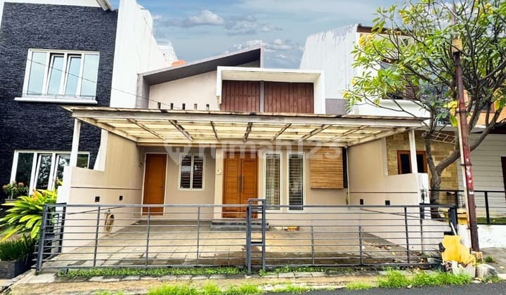 Rumah Cozy Modern dalam Perumahan Strategis di Lebak Bulus