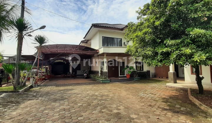 Rumah Besar Dengan Halaman Super Luas Dekat Unpam