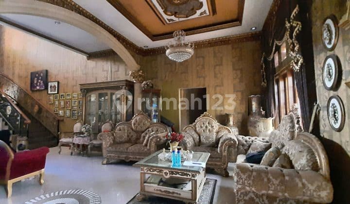 Classic 2-Story House with Swimming Pool