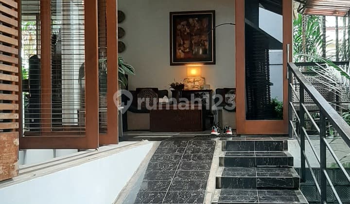 Dijual Modern Split-Level Country Resort Home di Tengah Tanah Luas di Cipete Utara