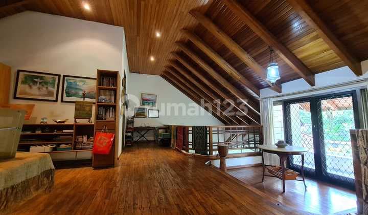 Hunian 2 Lantai Harga NJOP di Lahan yang Sangat Luas dan Sejuk di Cinere