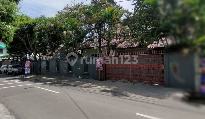 Rumah Menarik 3 lantai di Perdatam - Pengadegan Jakarta Selatan