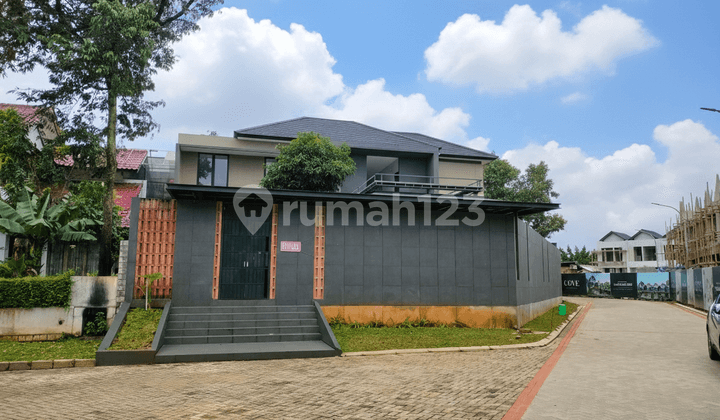 Rumah Mewah dengan Konsep Tropical Modern di Selatan Jakarta