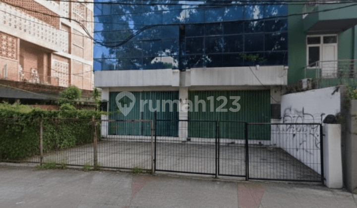 Ruko Gandeng Sangat Strategis Dekat dengan Transportasi Umum Daerah Menteng