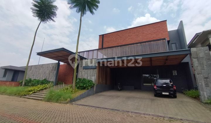 Rumah Mewah 2 Lantai Brand New Lokasi Sangat Tenang dan Nyaman
