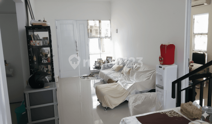 Serene Residence in a Housing Complex in Bintaro